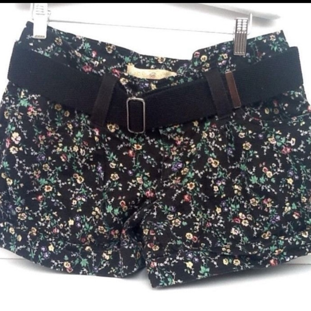 American Rag Junior’s Flower Print Shorts Size 7
